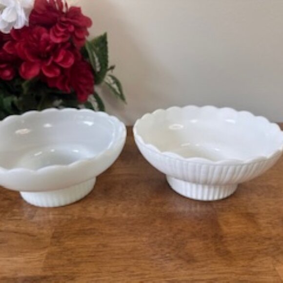 E.O. Brody‎ Milk Glass Bowls Set Vintage Pedestal Base Ribbed Scalloped Wedding - Picture 2 of 7